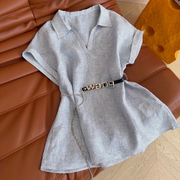Meet the Posher Tops - Alexander Wang letter-shaped belt chain embellishing linen shirt
